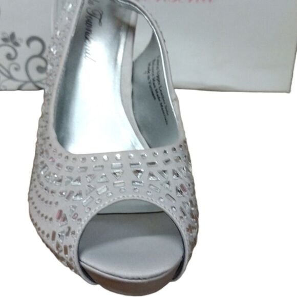 Lulu Townsend Silver Heels size 7! - Picture 9 of 16